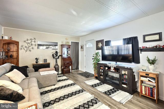 4 MILL ST, York, PA 17406