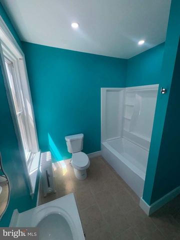 402 W RUSCOMB ST, Philadelphia, PA 19120