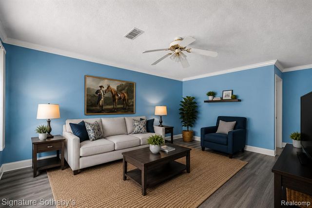 241 W Yale Avenue, Pontiac, MI 48340