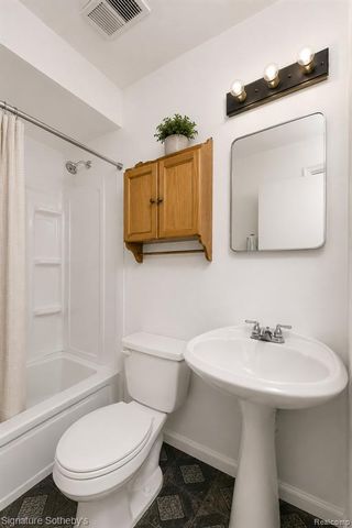 241 W Yale Avenue, Pontiac, MI 48340