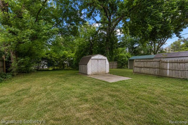 241 W Yale Avenue, Pontiac, MI 48340