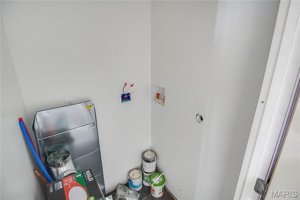 Image 11 of property listing at 390 Dorsey Road, Gillespie, IL 62033