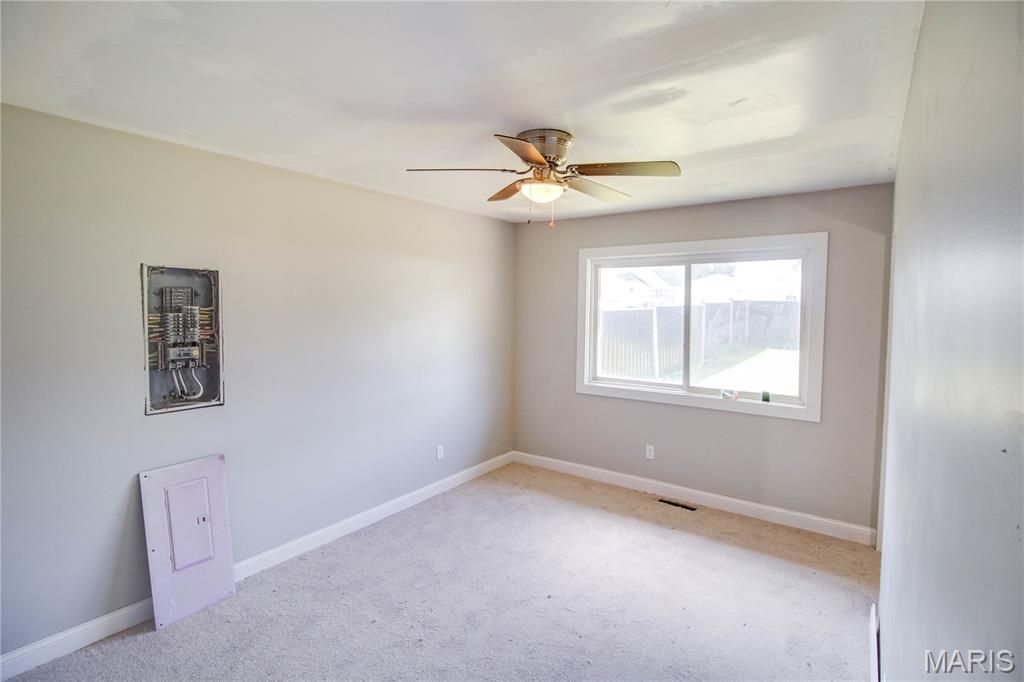 Image 17 of property listing at 390 Dorsey Road, Gillespie, IL 62033
