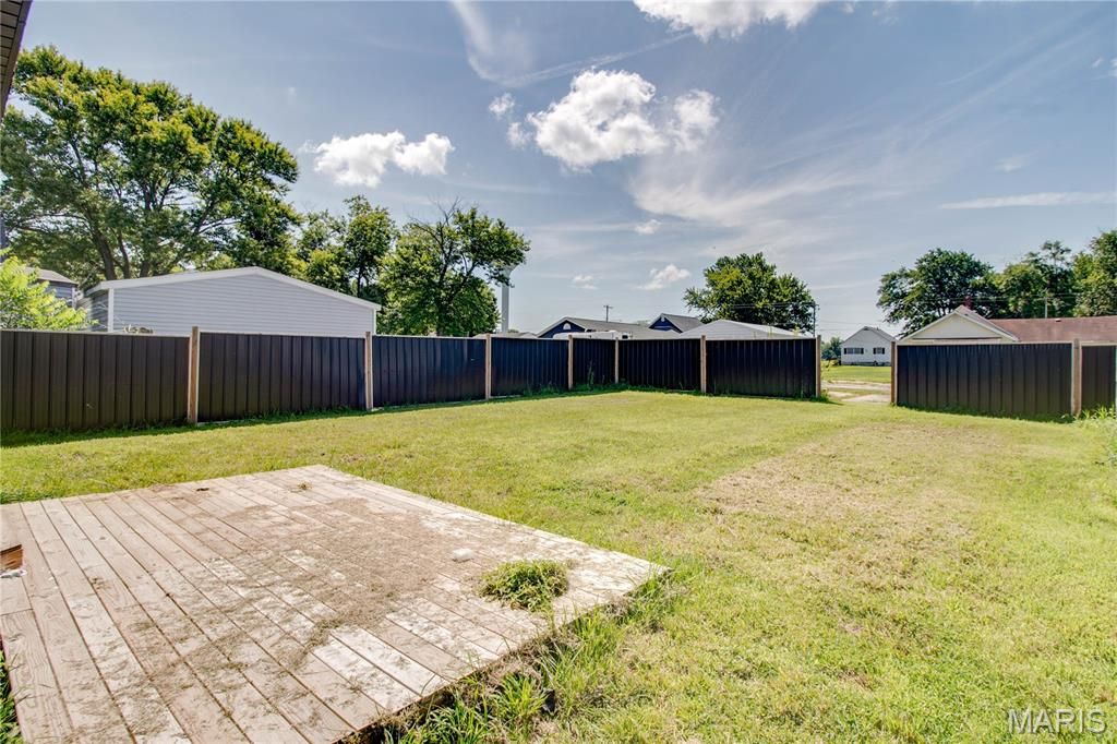 Image 21 of property listing at 390 Dorsey Road, Gillespie, IL 62033