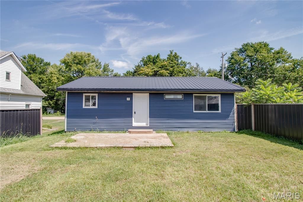 Image 22 of property listing at 390 Dorsey Road, Gillespie, IL 62033