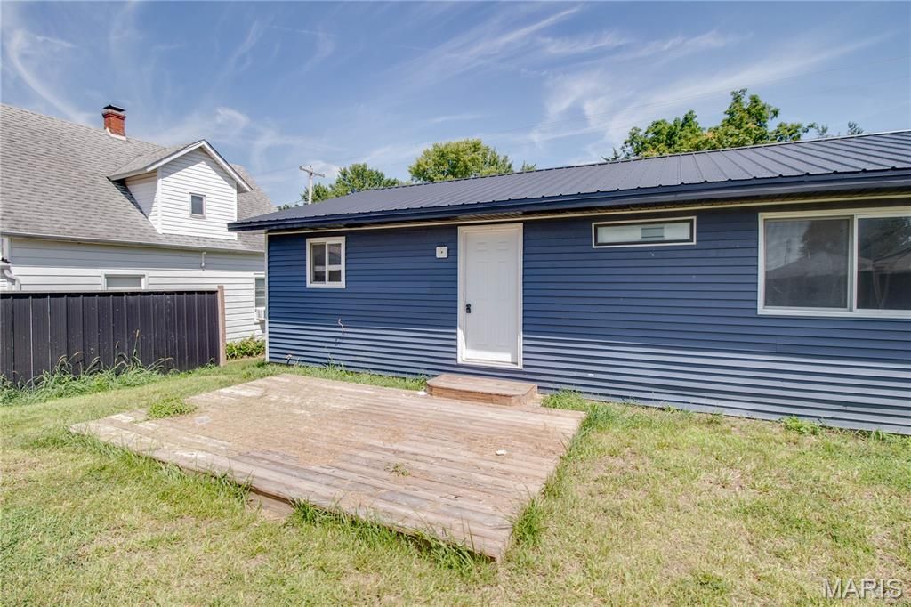 Image 25 of property listing at 390 Dorsey Road, Gillespie, IL 62033