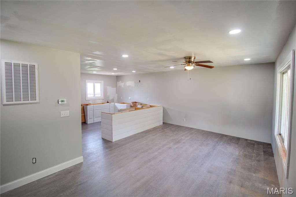 Image 7 of property listing at 390 Dorsey Road, Gillespie, IL 62033