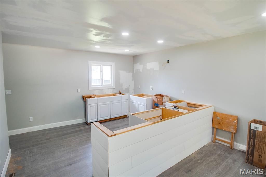 Image 8 of property listing at 390 Dorsey Road, Gillespie, IL 62033