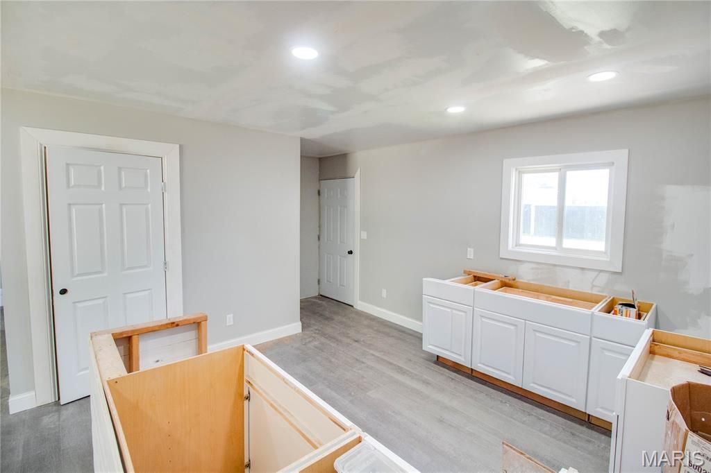 Image 9 of property listing at 390 Dorsey Road, Gillespie, IL 62033