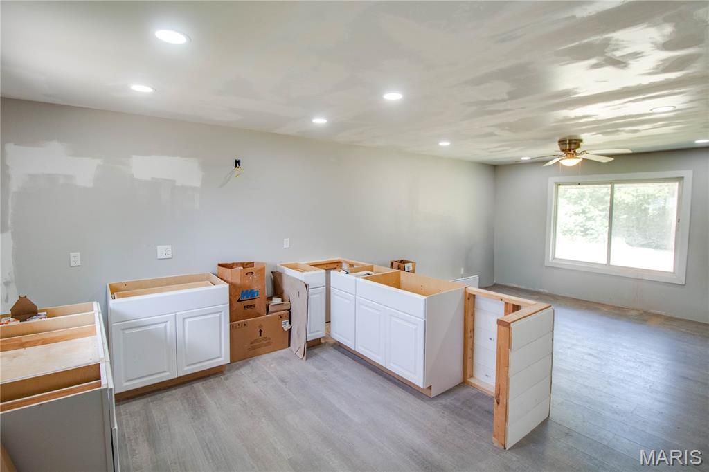 Image 10 of property listing at 390 Dorsey Road, Gillespie, IL 62033