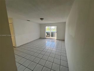 887 W 29th St 1, Hialeah, FL 33012
