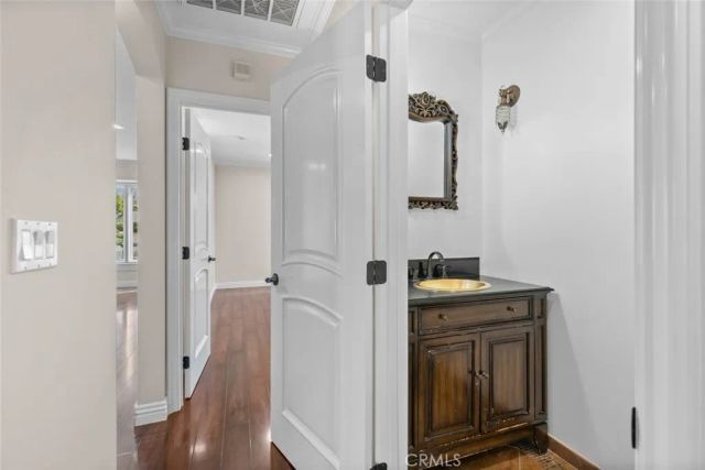 415 Birmingham Road, Burbank, CA 91504