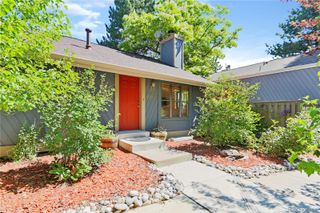 10223 E Peakview Avenue, Englewood, CO 80111