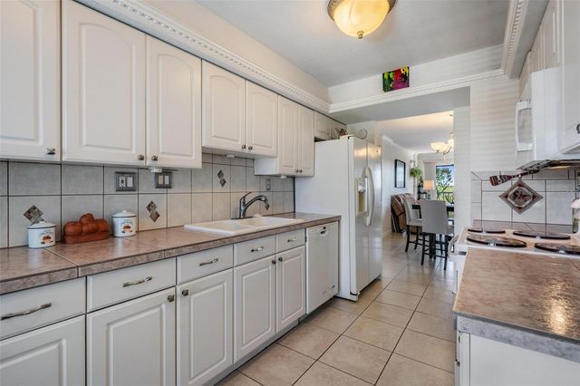 2900 COVE CAY DRIVE 7B, Clearwater, FL 33760