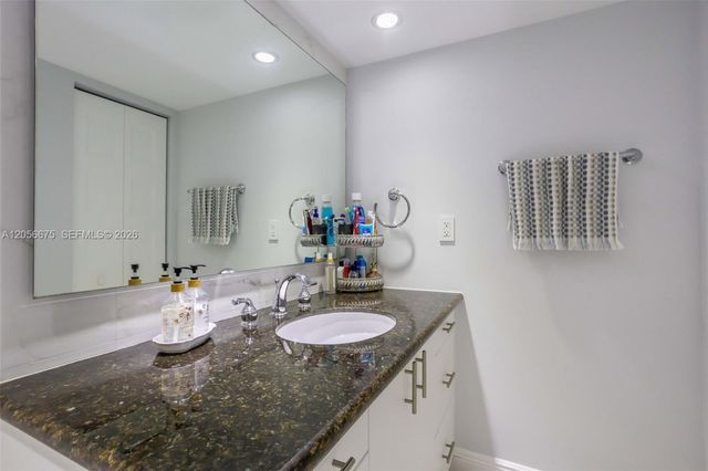 300 Three Islands Blvd PH3A, Hallandale Beach, FL 33009