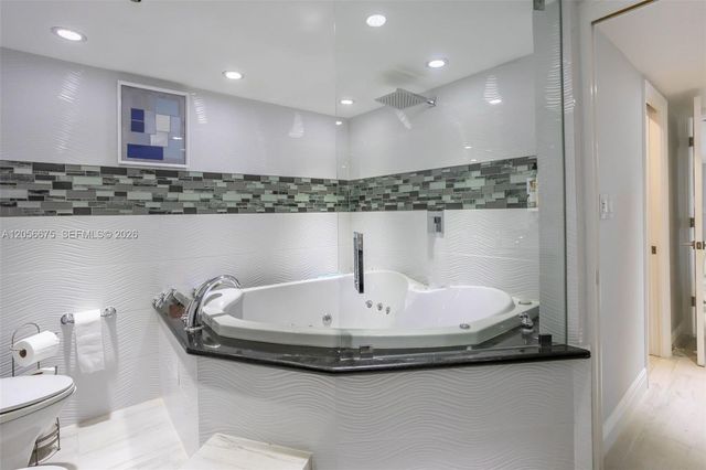300 Three Islands Blvd PH3A, Hallandale Beach, FL 33009