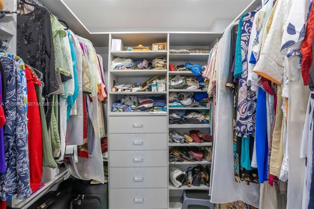 300 Three Islands Blvd PH3A, Hallandale Beach, FL 33009