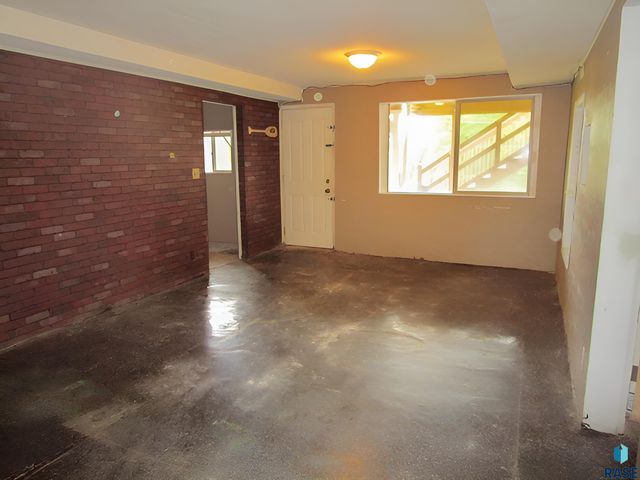 610 Maple St Street, Yankton, SD 57078