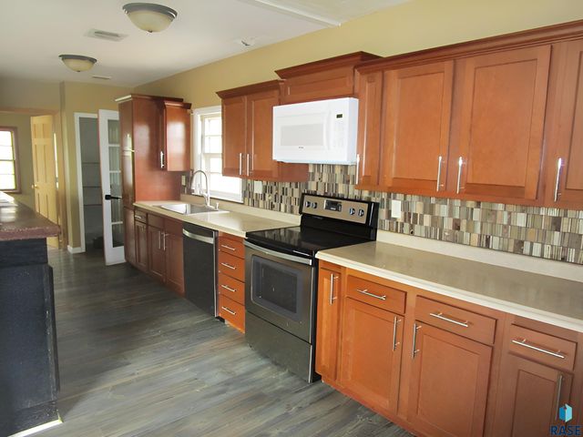 610 Maple St Street, Yankton, SD 57078