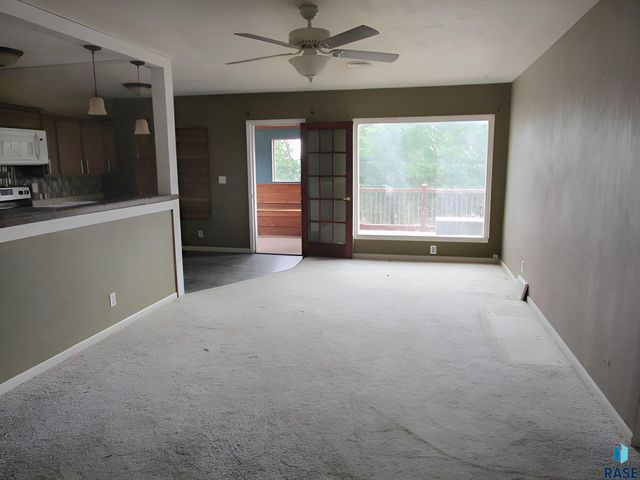 610 Maple St Street, Yankton, SD 57078