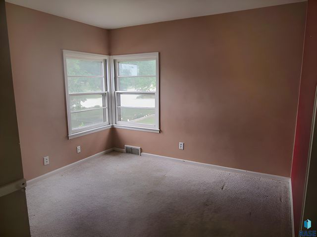 610 Maple St Street, Yankton, SD 57078
