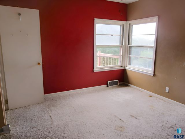 610 Maple St Street, Yankton, SD 57078