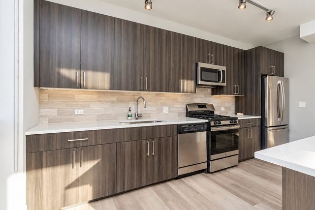 1554 N Talman Avenue 404, Chicago, IL 60622