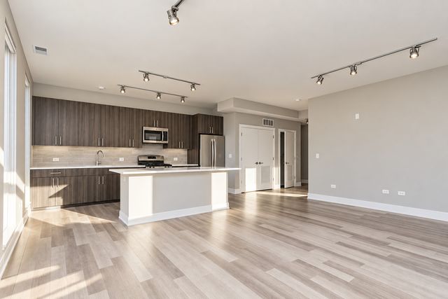 1554 N Talman Avenue 404, Chicago, IL 60622