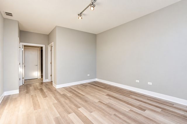 1554 N Talman Avenue 404, Chicago, IL 60622