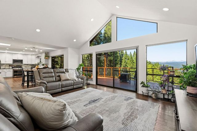 3070 Crystal Summit Rd, Pollock Pines, CA 95726