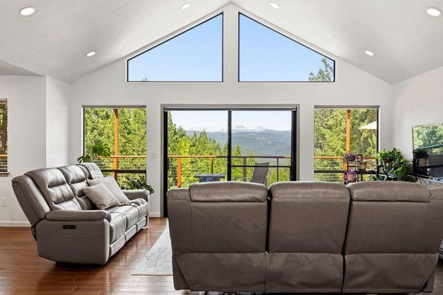 3070 Crystal Summit Rd, Pollock Pines, CA 95726