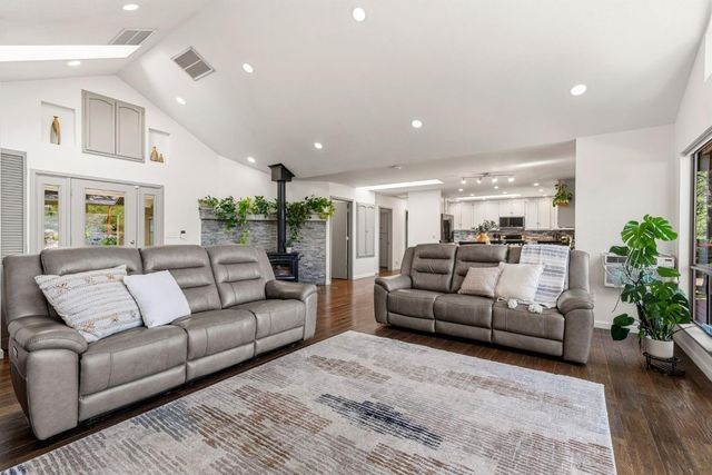 3070 Crystal Summit Rd, Pollock Pines, CA 95726