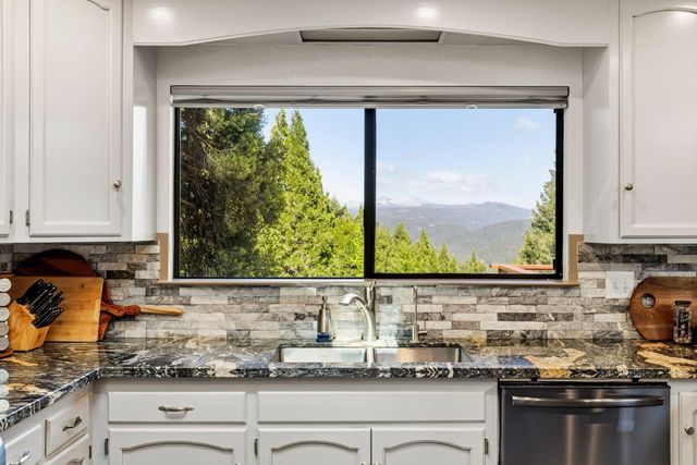 3070 Crystal Summit Rd, Pollock Pines, CA 95726