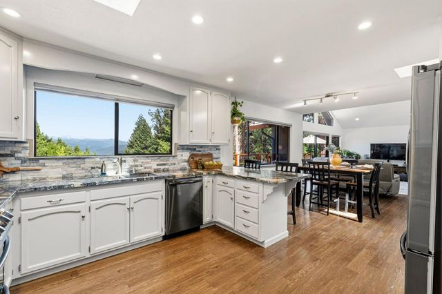 3070 Crystal Summit Rd, Pollock Pines, CA 95726