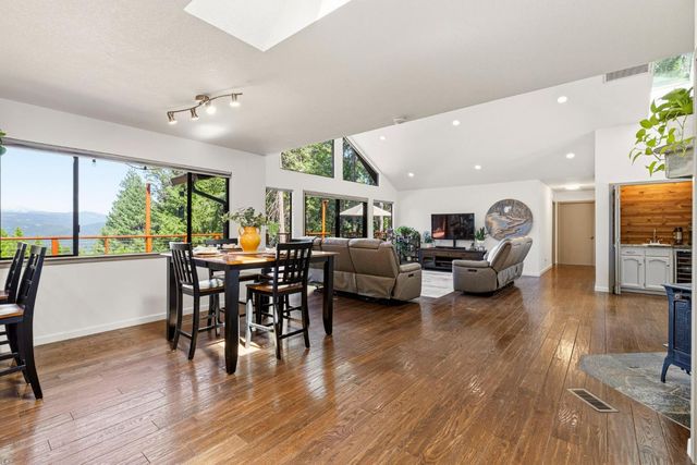 3070 Crystal Summit Rd, Pollock Pines, CA 95726