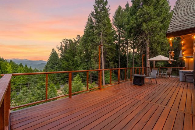 3070 Crystal Summit Rd, Pollock Pines, CA 95726