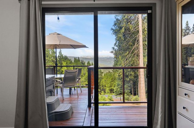 3070 Crystal Summit Rd, Pollock Pines, CA 95726