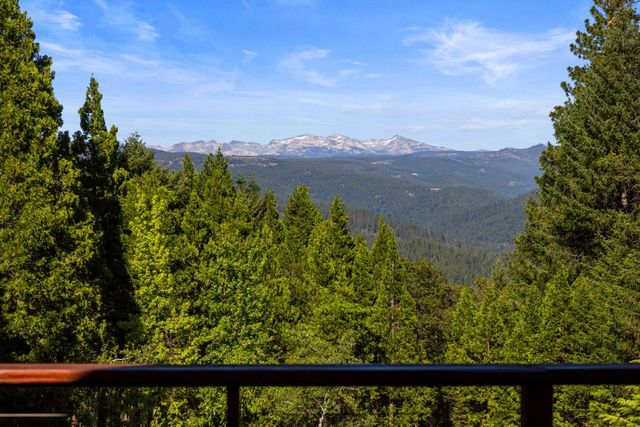 3070 Crystal Summit Rd, Pollock Pines, CA 95726