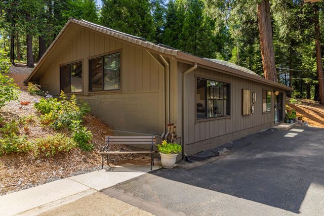 3070 Crystal Summit Rd, Pollock Pines, CA 95726