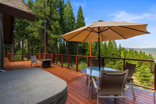 3070 Crystal Summit Rd, Pollock Pines, CA 95726
