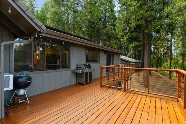 3070 Crystal Summit Rd, Pollock Pines, CA 95726