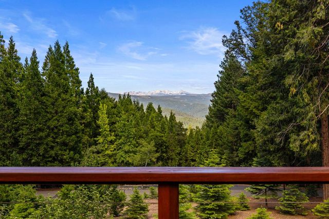 3070 Crystal Summit Rd, Pollock Pines, CA 95726