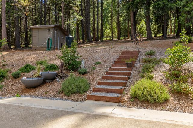 3070 Crystal Summit Rd, Pollock Pines, CA 95726