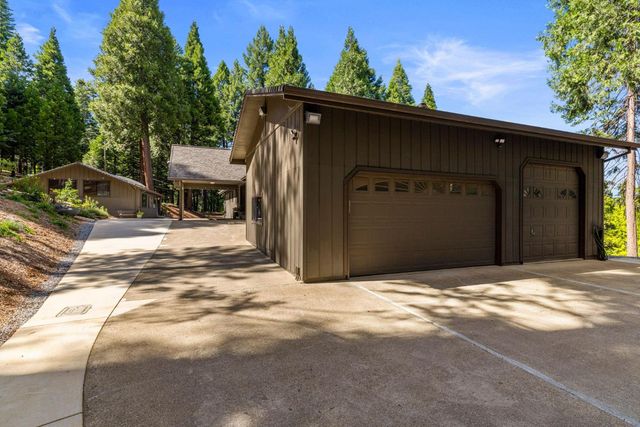 3070 Crystal Summit Rd, Pollock Pines, CA 95726