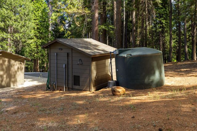 3070 Crystal Summit Rd, Pollock Pines, CA 95726