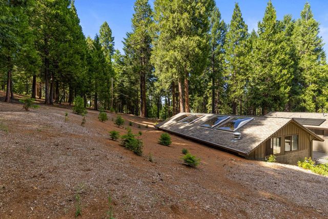 3070 Crystal Summit Rd, Pollock Pines, CA 95726