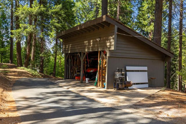 3070 Crystal Summit Rd, Pollock Pines, CA 95726