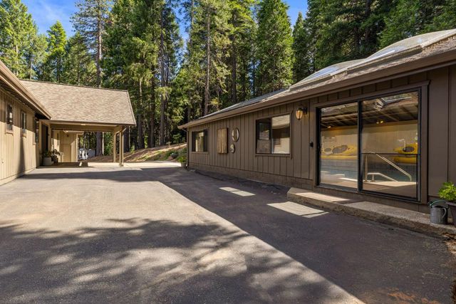 3070 Crystal Summit Rd, Pollock Pines, CA 95726