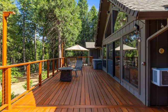 3070 Crystal Summit Rd, Pollock Pines, CA 95726