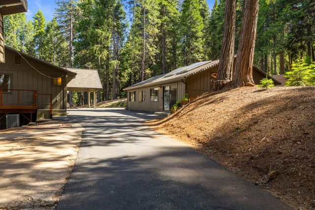 3070 Crystal Summit Rd, Pollock Pines, CA 95726